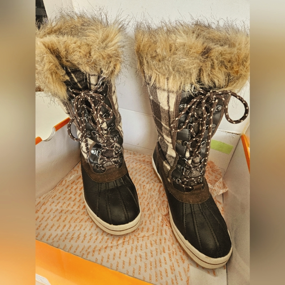Women's SPORTO (Nadine) Faux fur, weatherproof, boot. Size 9.